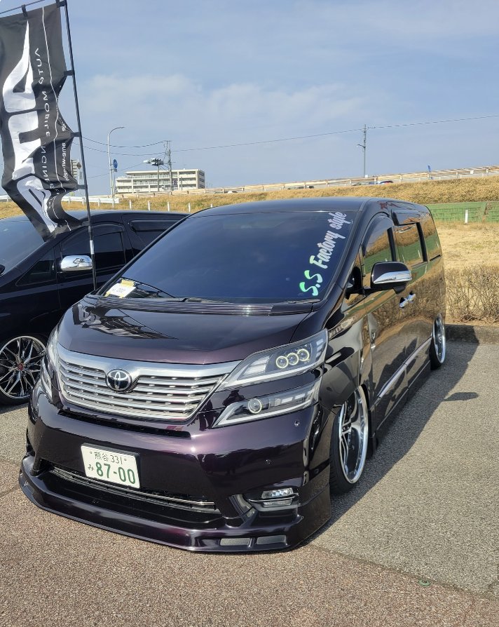 ggh20ss's tweet photo. こんな車にするつもりじゃなかった。
この車で人生初めてエアサス、ブレーキ、アクスルやったわ。
納車したときノーマルで乗るとか言ってたのにな。 https://t.co/mDRCMzyrHb
