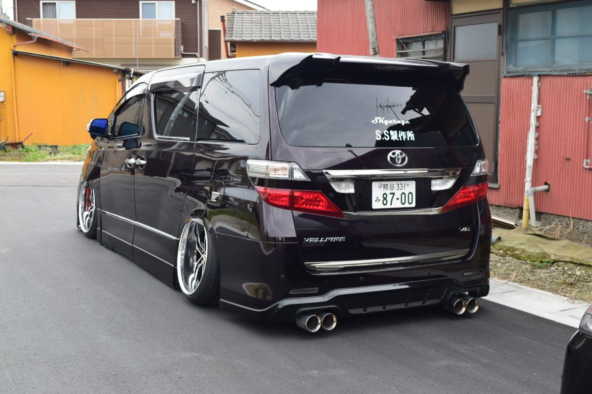 ggh20ss's tweet photo. こんな車にするつもりじゃなかった。
この車で人生初めてエアサス、ブレーキ、アクスルやったわ。
納車したときノーマルで乗るとか言ってたのにな。 https://t.co/mDRCMzyrHb
