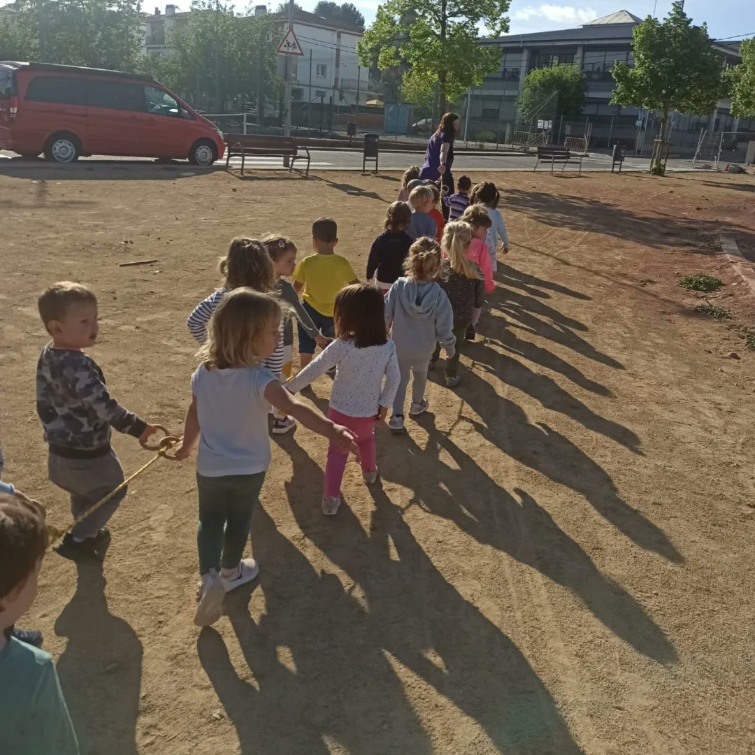 EMoixaines's tweet photo. Aquest matí, el grup de Maternals hem anat a fer una sortida a la biblioteca . La Marta i l'Inma ens han explicat uns contes que ens han agradat molt i després hem pogut veure'n un munt al nostre aire.
Gràcies @bibartes per la vostra acollida! https://t.co/PE4qLl13X1