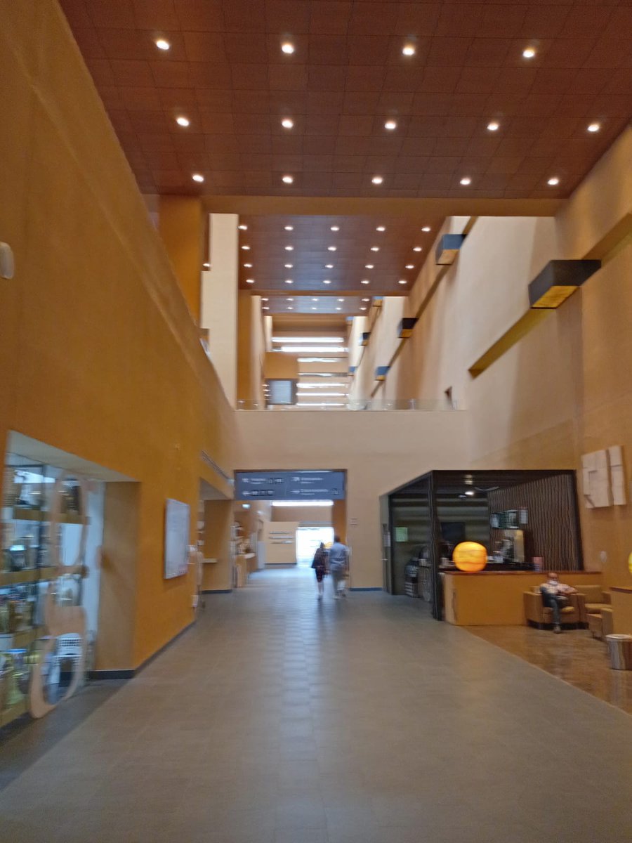 DraLourdesVega1's tweet photo. Hospital Zambrano @TecSaludMX, bellísimo hospital (@LEGORRETA_ARQS), que es parte de un sistema de salud virtuoso creado por el @TecdeMonterrey. Mucho que aprender, y agradecer por recibirnos al Dr. Guillermo Torre @GTorreAmione, Dr. Manuel Pérez J @manperez19 y Dr. Marco A Rito. https://t.co/tnGfpzAKvu