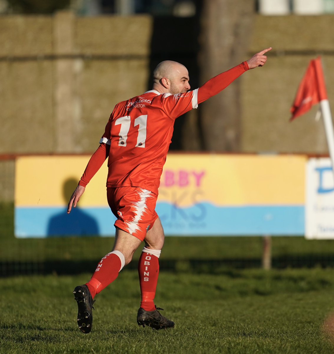 BidefordAFC's tweet image. 𝗪𝗲 𝗔𝗿𝗲 𝗦𝘁𝗮𝘆𝗶𝗻𝗴 𝗨𝗽! ⬆️ 

We’re delighted to announce that we will remain in the Southern League next season as we are one of three teams with the highest PPG across Step 4. Therefore we will not face a relegation playoff game. More to follow.. 

#ROBINS