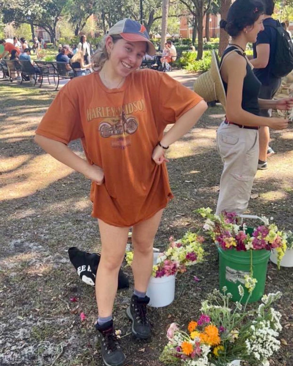 Spring 2023 Intern Highlights 

Meet Chloe! She is a sophomore majoring in agricultural and biological engineering. This is her first semester at Field and Fork and it has been the most connective and enjoyable part of her time so far at UF!
