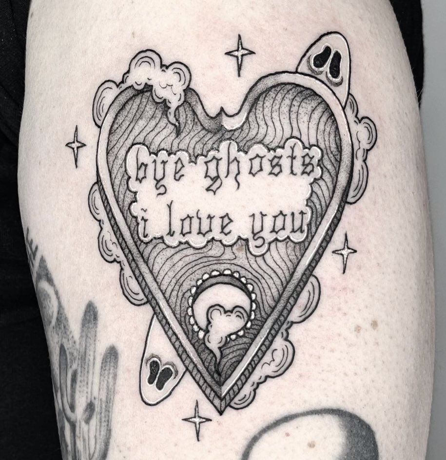 draculatattoos's tweet image. Hey there demons it’s me ya boy 👻 #buzzfeedunsolved