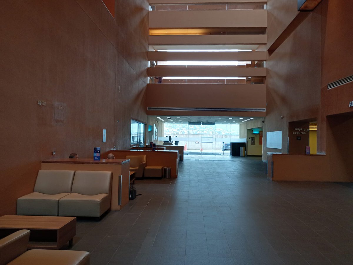 DraLourdesVega1's tweet photo. Hospital Zambrano @TecSaludMX, bellísimo hospital (@LEGORRETA_ARQS), que es parte de un sistema de salud virtuoso creado por el @TecdeMonterrey. Mucho que aprender, y agradecer por recibirnos al Dr. Guillermo Torre @GTorreAmione, Dr. Manuel Pérez J @manperez19 y Dr. Marco A Rito. https://t.co/tnGfpzAKvu