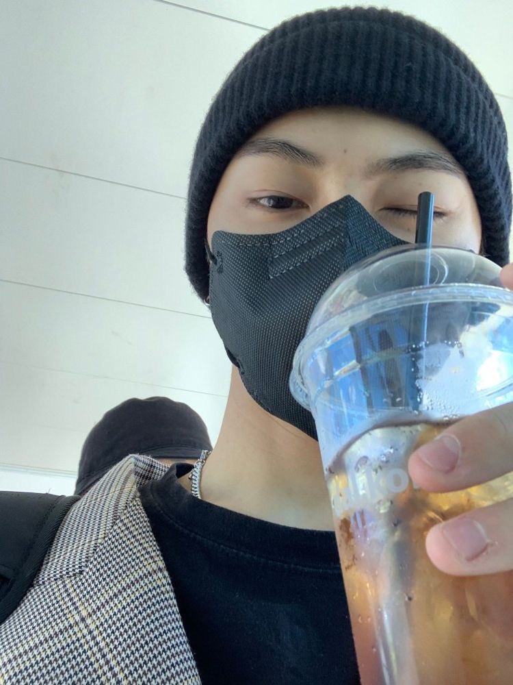 sunghoqnz's tweet photo. [d02]

hii i’m looking for interactive moots !!!

🎧 not new to #stantwt or #kpoptwt

✩ mar > she/her > 14-19 age range!
°｡ ults r enhypen lsrfm ive txt 8turn + zb1 
⁺˖ carrd in my bio!!

⋆⸜ ♡ + ↺ to be moots ^-^ https://t.co/w8inxVKlkc