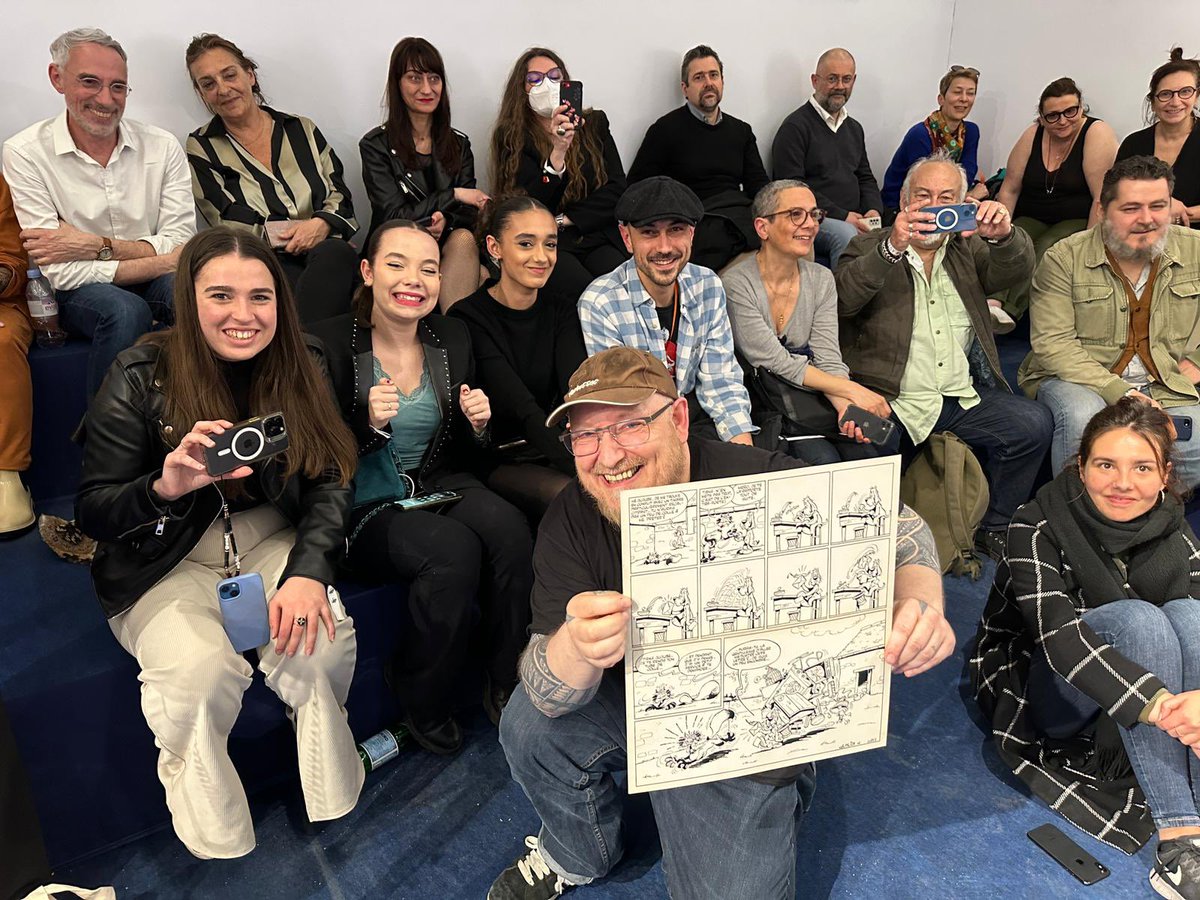 ThomasDutronc's tweet image. Fier d’avoir fait partie du jury du premier prix #gotlib pour la meilleure bande dessinée d’humour de l’année ! 
Et après d’intenses débats passionnés et cocasses, c’est le génial #manularcenet qui a gagné !
@EditionsDargaud 
👏 aussi aux 7 autres finalistes (dernière photo)!! 🎉