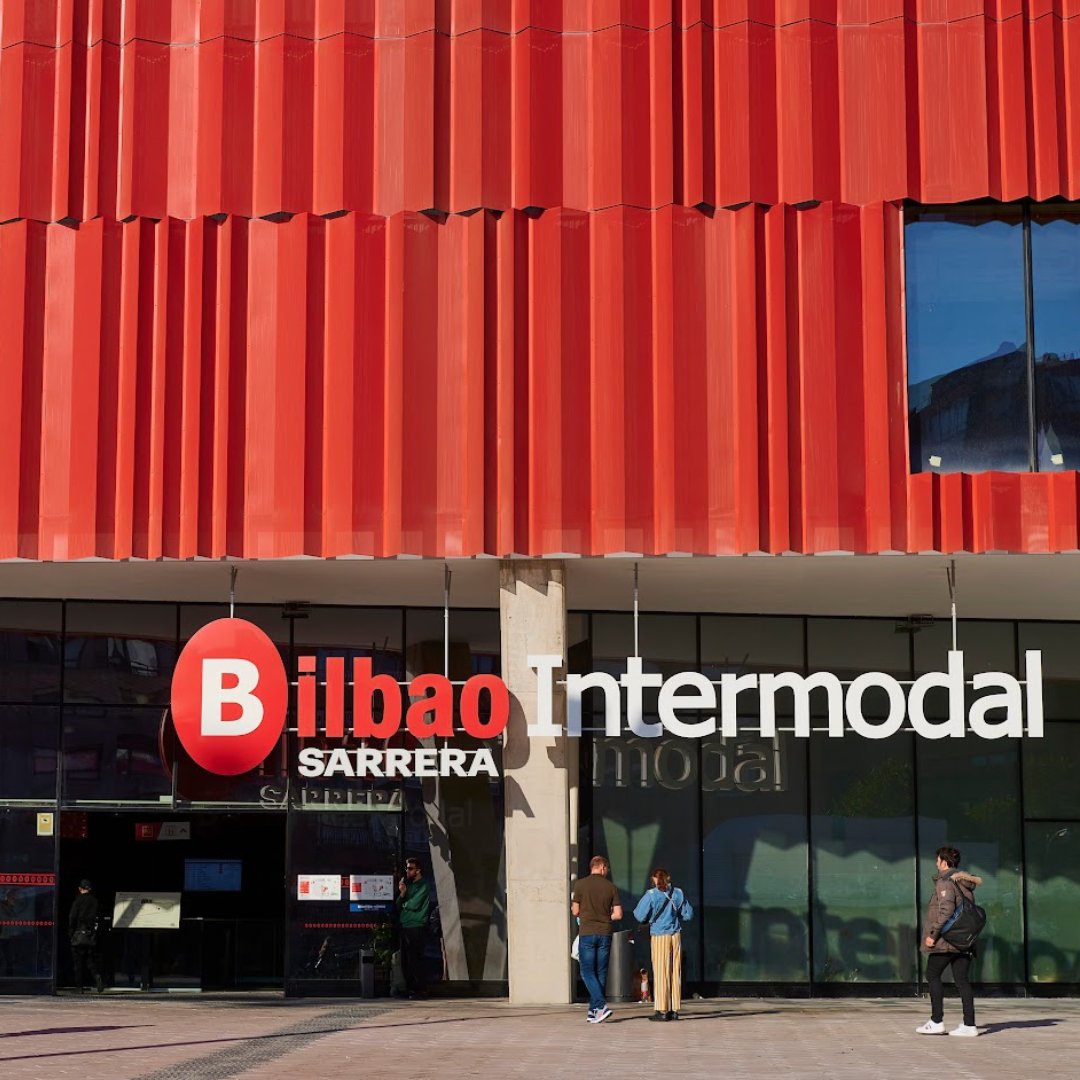 Iparvending's tweet photo. Intermodal Bilbao e #Iparvending/#EasyVending, conectando Bilbao con el mundo entero. Qué mejor manera de comenzar tu viaje que con cualquiera de nuestros productos. https://t.co/5GFNrDgJzb