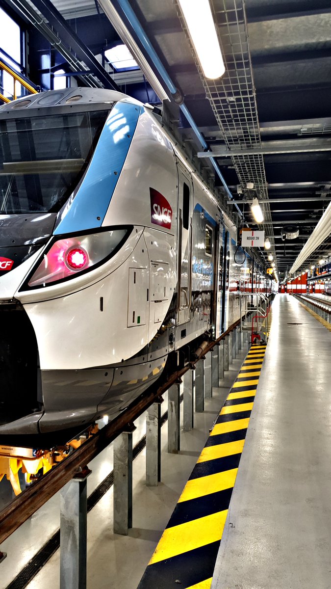 adcprg's tweet photo. ⚠️ 1500V 🦺⚡

Regio2n 🚄

Le dépôt de Montrouge assure la maintenance quotidienne de vos trains sur les @lignesNetU_SNCF 👍 https://t.co/fF7KpLTQtL