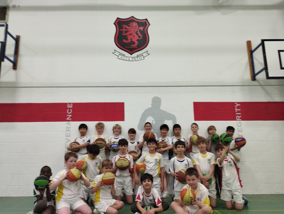 SHSsport1865's tweet photo. This week saw the start of the fantastic @shrewsburyhouse co-curricular programme. From music to shooting to robotics to pottery to cookery to SO many more! Basketball is always popular! #futureNBA #toosmalltodunk https://t.co/i7k6nYcGWe