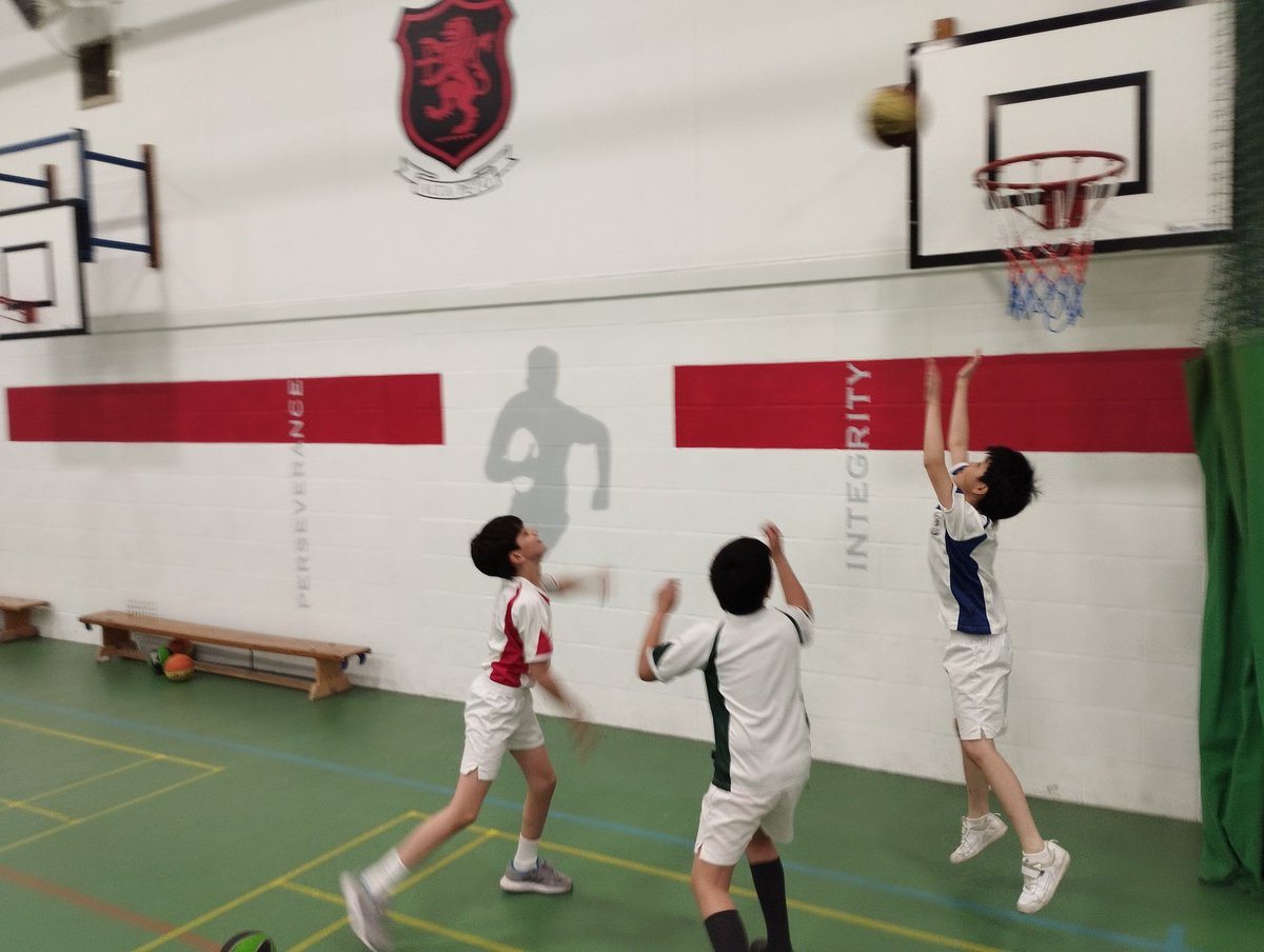 SHSsport1865's tweet photo. This week saw the start of the fantastic @shrewsburyhouse co-curricular programme. From music to shooting to robotics to pottery to cookery to SO many more! Basketball is always popular! #futureNBA #toosmalltodunk https://t.co/i7k6nYcGWe