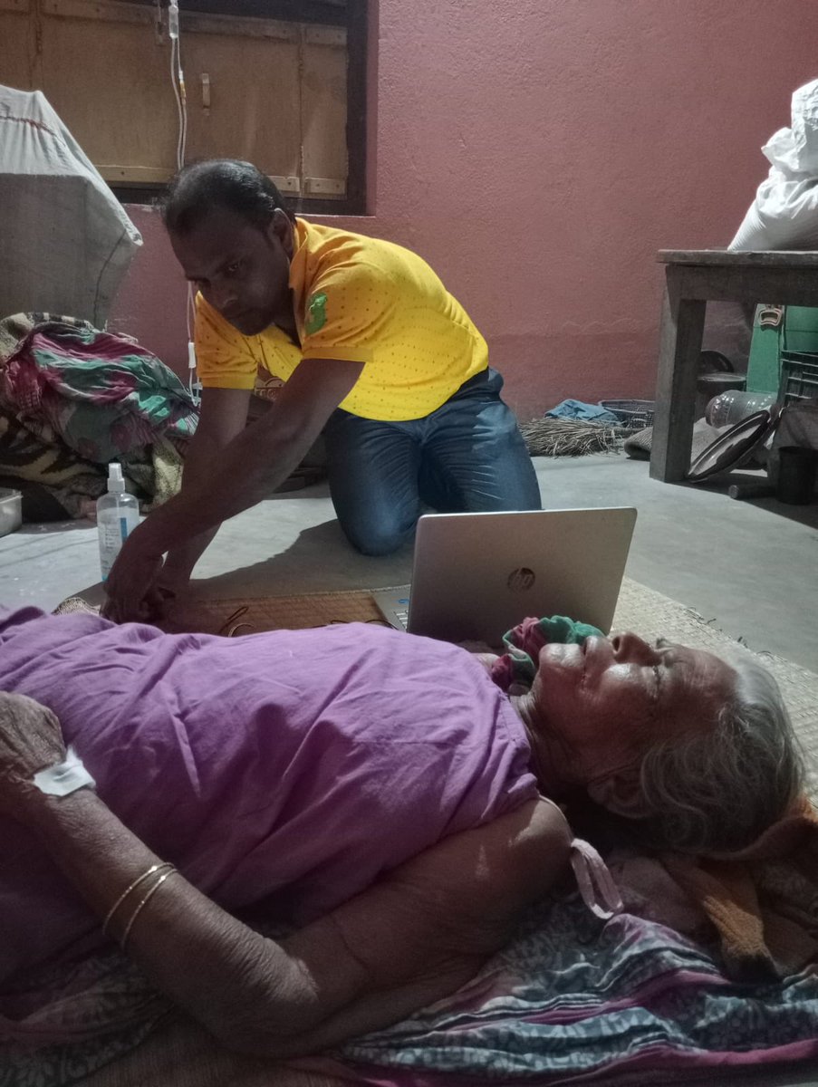 shekharz1967's tweet photo. ⁦@TheOfficialSBI⁩ CSP of Kendupatna branch, Sh.Pramod Kumar Swain delivering Old age pension to a sick and bedridden lady at her residence near her bed. Our commitment to people of ⁦@CMO_Odisha⁩ ⁦@DFS_India⁩ https://t.co/veoTfexdgi