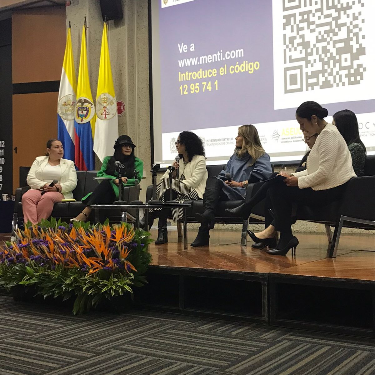 MincienciasCo's tweet photo. #Minciencias, a través de la estrategia de la Red Colombiana de Información Científica, participa en los 'Primeros Diálogos de #CienciaAbierta', desde la @UniJaveriana en el conversatorio 'Financiación y recursos en Ciencia Abierta'. 

💻 #EnVivo: https://t.co/58EO5MsToj. https://t.co/QHselErvDG