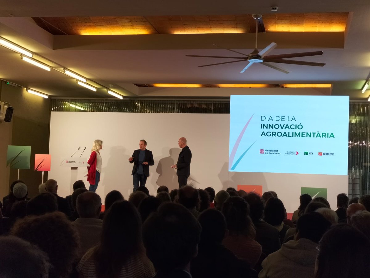 ruralcat's tweet photo. @agriculturacat @Eurecat_news @kpeiro A l’acte també participa @CrusellasLluc, millor mestre xocolater del món del 2022, una distinció que atorga el World Chocolate Masters, i @TomasMolinaB, meteoròleg. 🍫🌧️ Un orgull poder comptar amb ells en la commemoració d'aquest dia! #PremisPITA #PremisRuralapps https://t.co/IooAEeoWpp