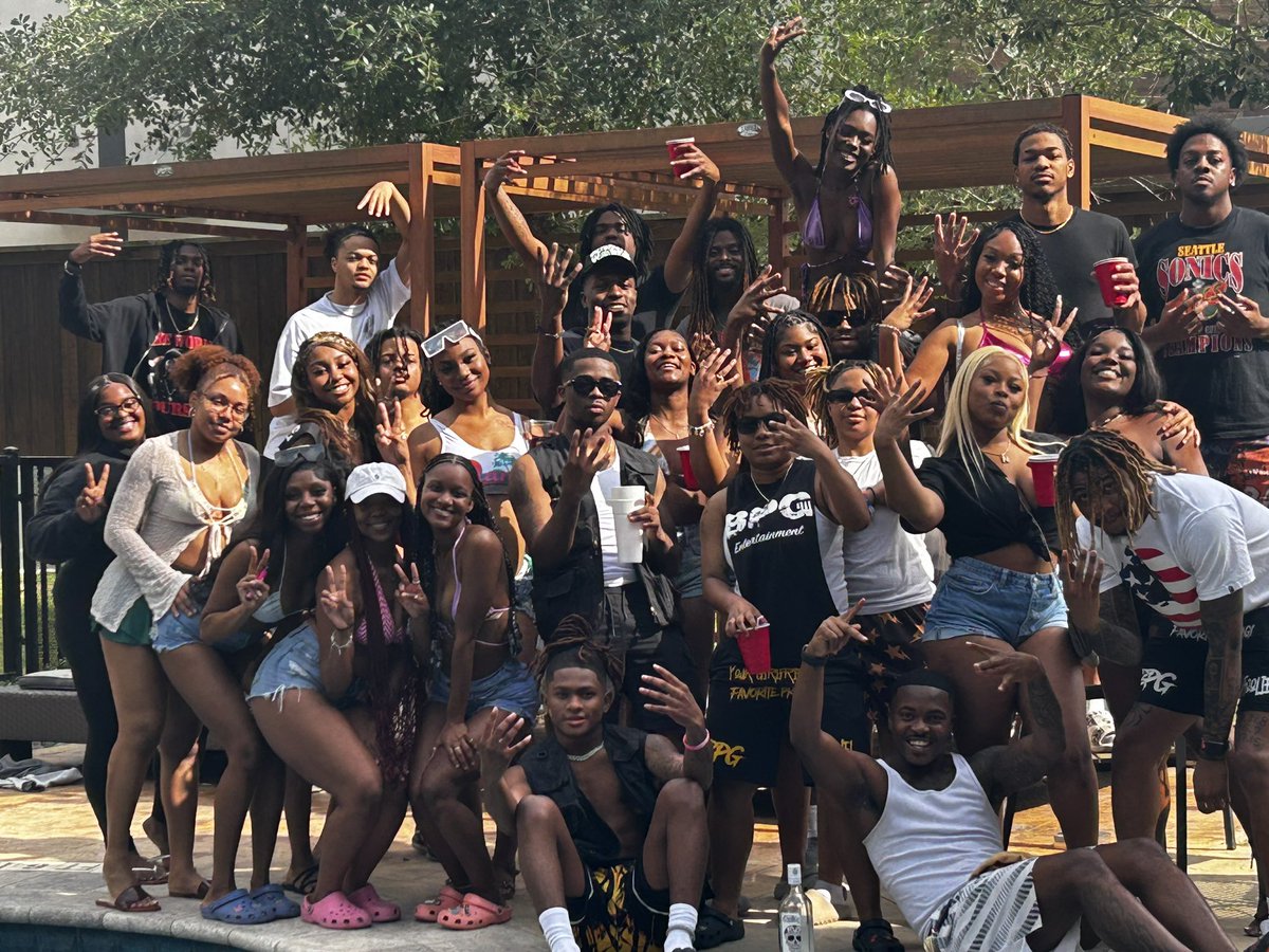 thank you to everyone who came out to #TopsOff💦 hope everyone enjoyed themselves!!