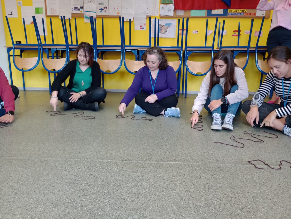 erasmuschools's tweet photo. Teachers in #mindfullness workshop https://t.co/Nmf9t19PvW