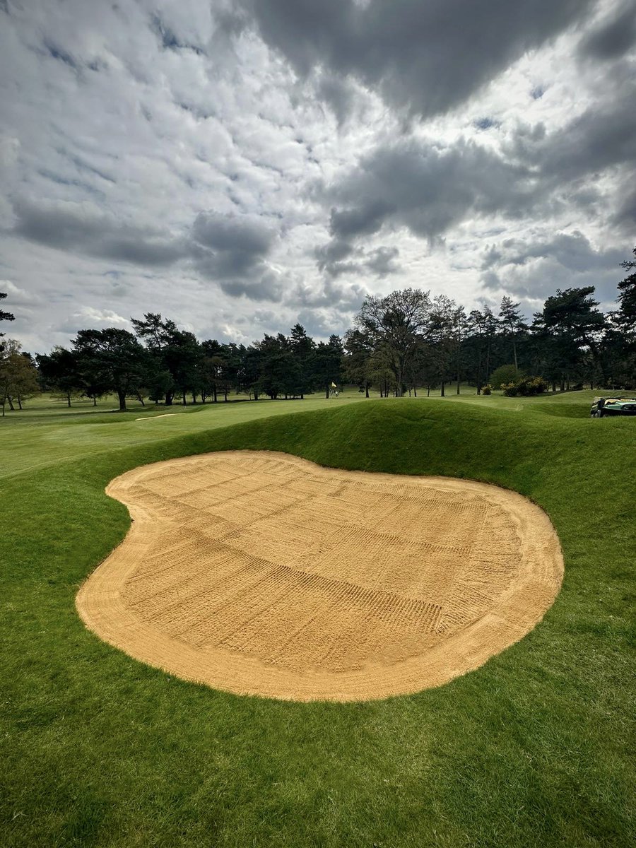 The new bunkers on 17 are done! Finished off today with some superb raking from our apprentice <a href="/jamieabbott87/">Jamie Abbott</a>. His attention to detail in all his work only 4 months into greenkeeping is superb. A real asset to our team and the perfect attitude to succeed 👏👏
