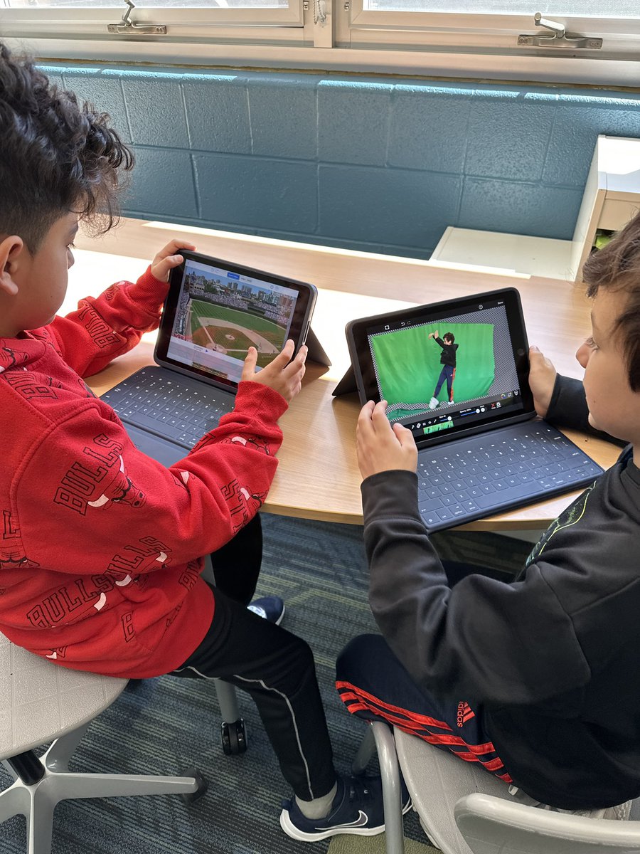 mslesser79's tweet photo. Third graders are hard at work on their Chicago #greenscreen projects! https://t.co/LYANQmnoZA