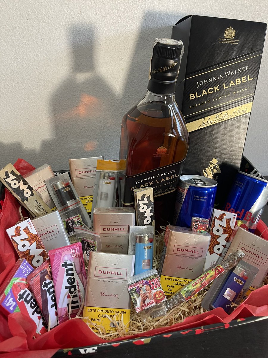 JuhSoares2018's tweet photo. Nada de cesta de chocolate 
Dê pra pessoa oque ela realmente gostaria de ganhar kk 😂🥳👩‍❤️‍👨❤️ @DgatoFdl https://t.co/kt3ZQoFedF