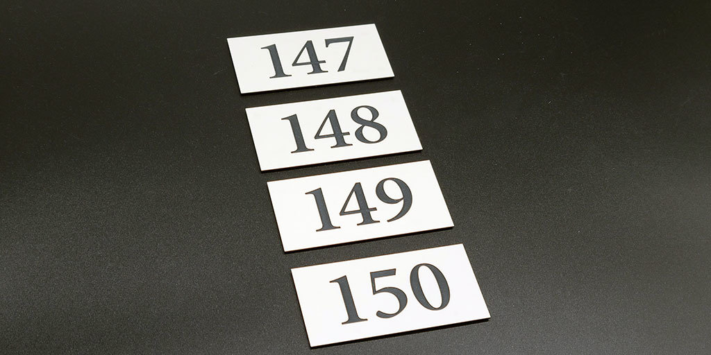 Image360KC's tweet image. Engraved number signs for Aspen Lodge Apartments in Overland Park, Kansas
.
#InteriorSign #Signage #ADA #RoomNumber #Wayfinding #Apartments #Leasing