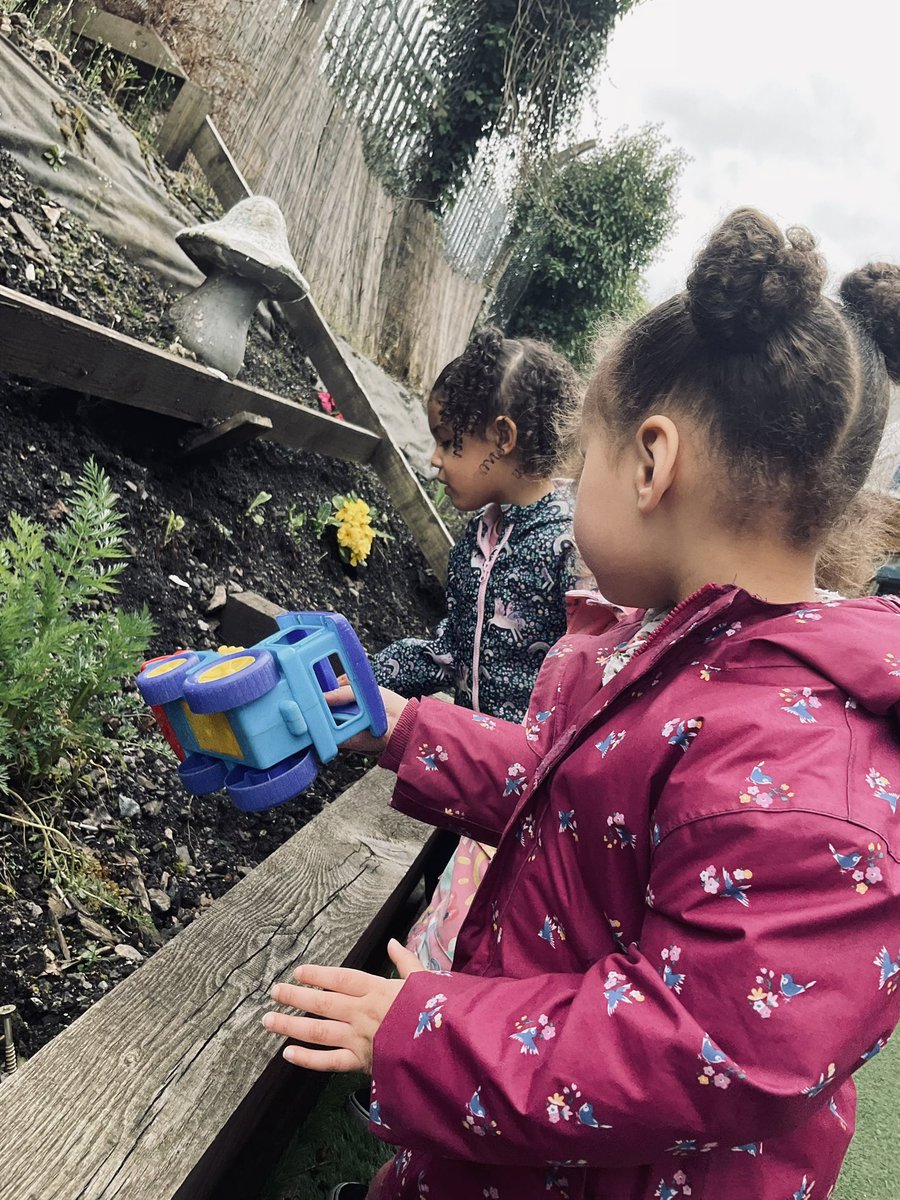 NurseryEden's tweet photo. Healthy confident individuals who are flourishing everyday and learning through play 🌳🍃🌿 https://t.co/bGFuXk55z8