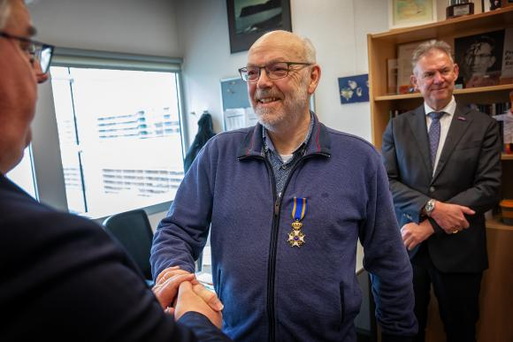 Magnetic Resonance News (@nmr900) on Twitter photo Arno Kentgens, Professor of Solid-state NMR Spectroscopy, Faculty of Science <a href="/Radboud_Uni/">Radboud University</a> is awarded the Dutch Royal Distinction of Knight of the Order of the Netherlands Lion, for his exceptional scientific and social achievements #NMRnews #NMRchat #NMR ru.nl/en/about-us/ne… Arno Kentgens, Professor of Solid-state NMR Spectroscopy, Faculty of Science <a href="/Radboud_Uni/">Radboud University</a> is awarded the Dutch Royal Distinction of Knight of the Order of the Netherlands Lion, for his exceptional scientific and social achievements #NMRnews #NMRchat #NMR ru.nl/en/about-us/ne…