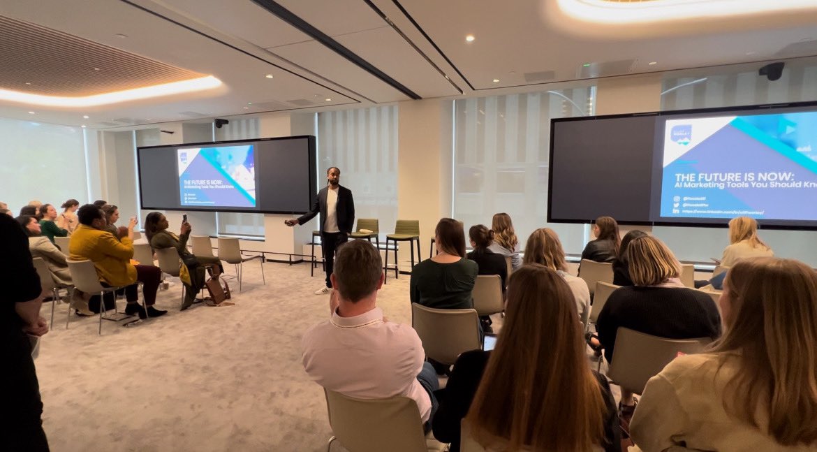 FiscalCliffW's tweet photo. Just gave a talk on my favorite subject: AI Marketing Tools at #VCplatformsummit. Iโm so excited about what the future holds for AI and Marketing. ๐๐๐๐ https://t.co/RqL1jjCmVc