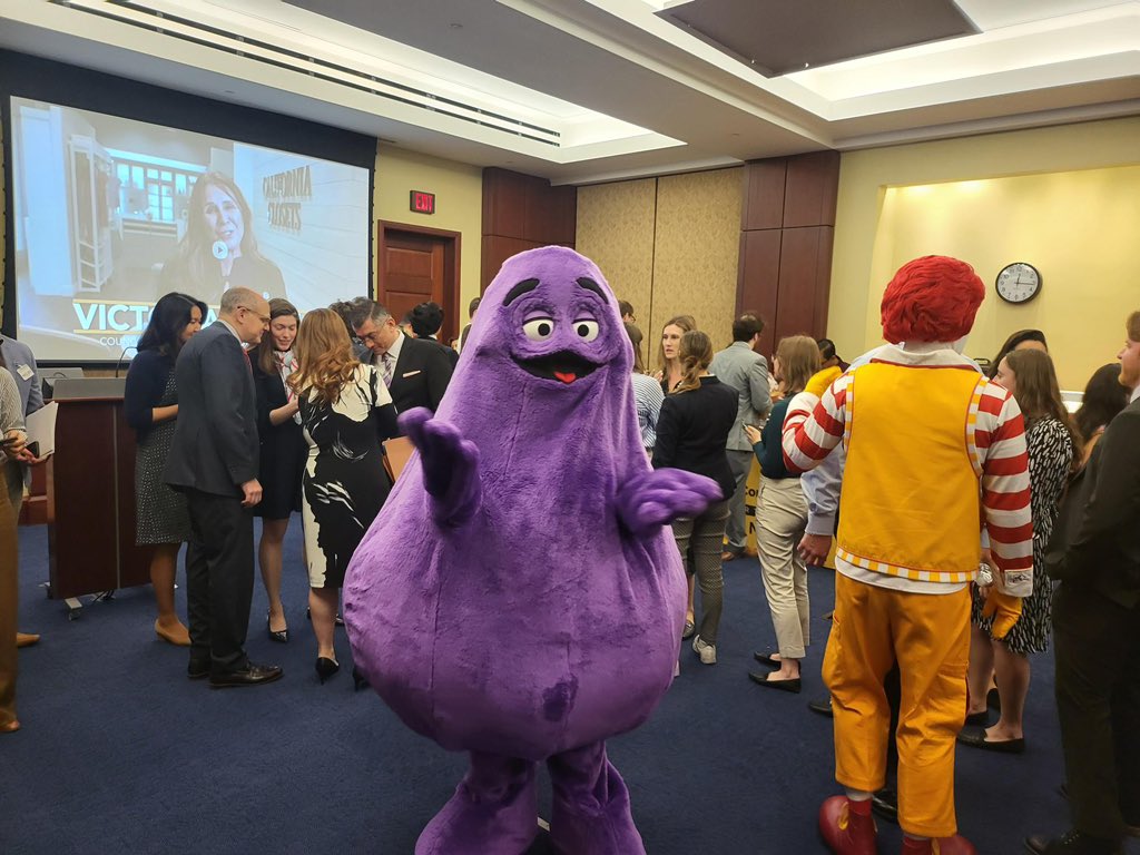 clicktecs's tweet image. Franchising411: .@RepJoshG, co-chair of the Congressional Franchise Caucus, Ronald McDonald, and Grimace celebrating franchising and all the opportunities it creates in every community around the U.S. #OpenforOpportunity