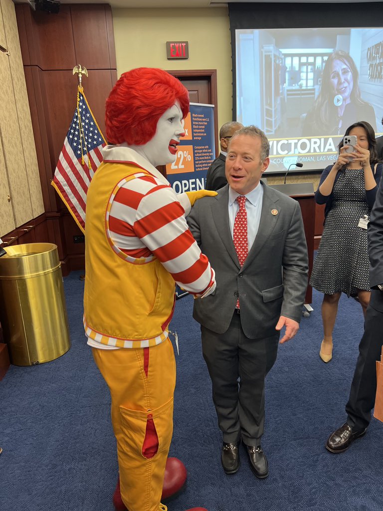 clicktecs's tweet image. Franchising411: .@RepJoshG, co-chair of the Congressional Franchise Caucus, Ronald McDonald, and Grimace celebrating franchising and all the opportunities it creates in every community around the U.S. #OpenforOpportunity