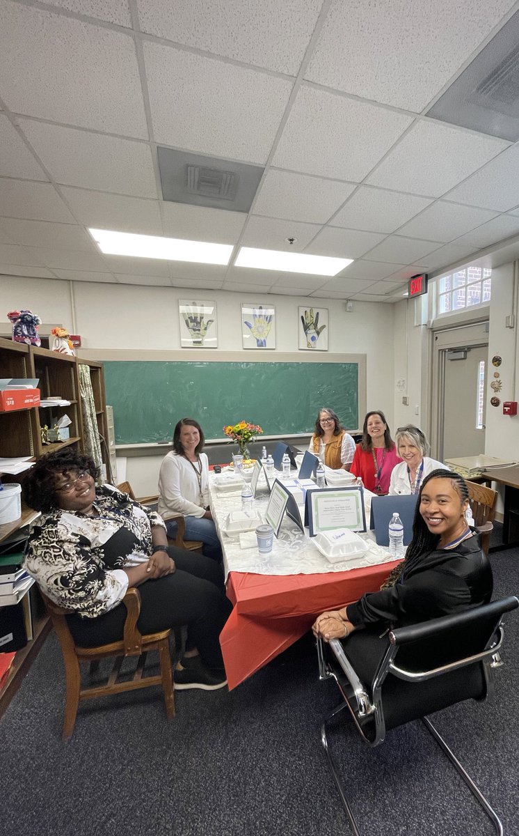 We are a well-oiled machine b/c of Glover, Missouri, Rue, Walker, Wilson &amp; Wood. TY for all you do to set the tone for a conducive learning environment. We are better, stronger b/c of you, Happy Admin. Professionals Day #GratefulHeart  #Honor <a href="/HandMiddleSC/">Hand Middle School</a>