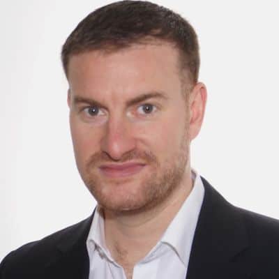 realPlebejer's tweet photo. Die kapitalistische Oligarchie ist wirklich eine ganz kleine Welt. "Director Public Affairs" (=Lobbychef) bei Viessmann ist Sascha Lobos Bruder, Kai Roger Lobo. Kai war zuvor auch im Bundeswirtschaftsministerium. Der übliche Filz zwischen Staat, Konzernen und Propagandamedien. https://t.co/ueKphhbZto