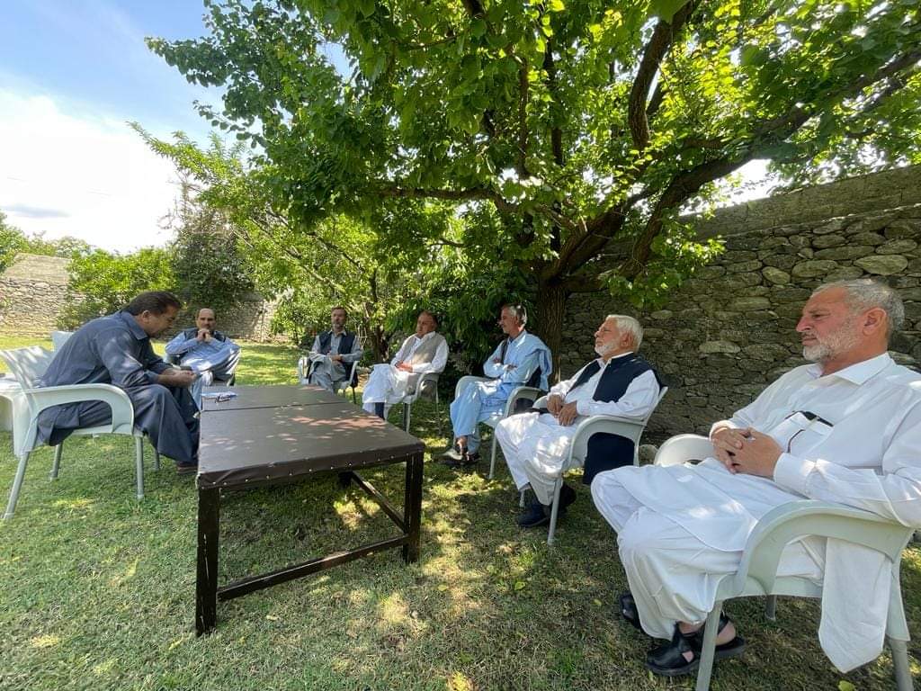 JrQamy's tweet photo. سوات قامي جرګه مټه مشرانو غونډه د محترم عبدالجبار خان په صدارت کښې اوشوه،
 په مټه کښې د کبل د خونړۍ دهشت ګردۍ پېښې په خلاف د پرامن احتجاجی مظاهرې په حواله د انتظاماتو جايزه واغسته او د مظاهرې د کامیابۍ د پاره مهمي فیصلې اوشوې. 

د مظاهرې ځائ: مټه چوک،
 ورځ جمعه، وخت 2 بجې. https://t.co/5Aqcpf5R9C