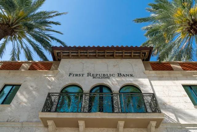 Palm Beach VIPs courted by First Republic Bank pledge loyalty despite turmoil <a href="/acloughpbp/">alexandra clough</a> #bankingcrisis palmbeachpost.com/story/news/loc…