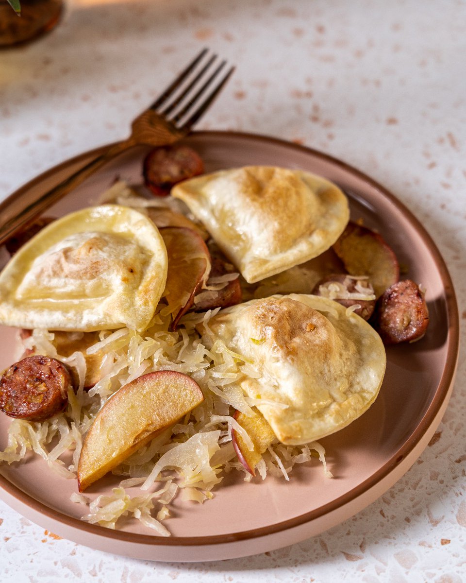 MrsTsPierogies's tweet photo. Get ready with us #GRWU to make this Sauerkraut, Apple and Sausage Pierogy Bake for dinner ✨ Swipe to plate this easy weeknight staple! https://t.co/t3XaD2MpEe