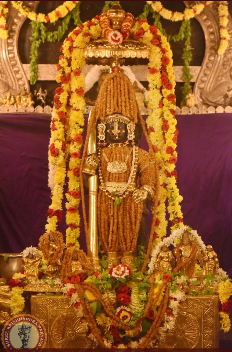 KrishnaveniKes2's tweet photo. Today's alankar #udapikrishna from #bakula flowers #Mimusops #Krishna #udapi https://t.co/qelpG5iQmC