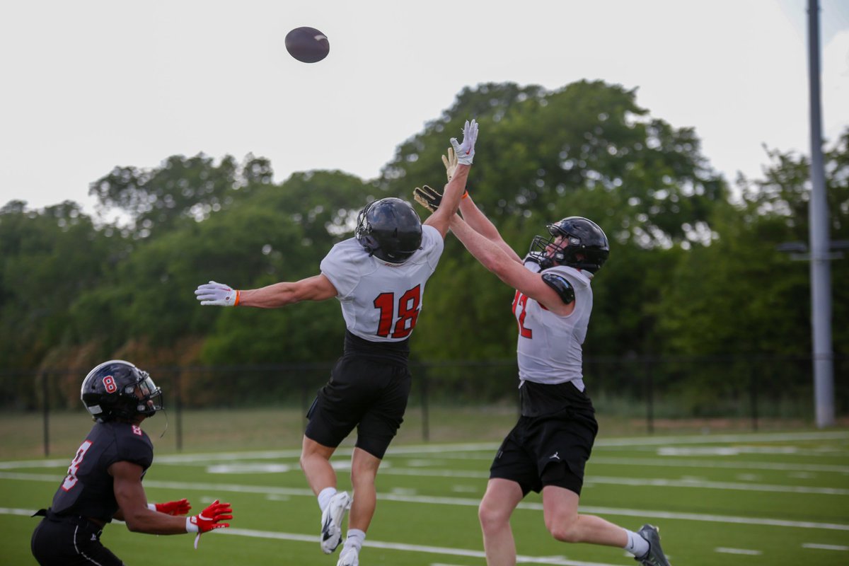 AnnaFrost54's tweet photo. looking forward to a busy week of photography this week! tonight is @LovejoyFootball tomorrow is football and @LovejoyBaseball, saturday is @LovejoyXCTF regionals (hopefully), and sunday is volleyball can’t wait to see y’all there! https://t.co/DjZLCYr1MO