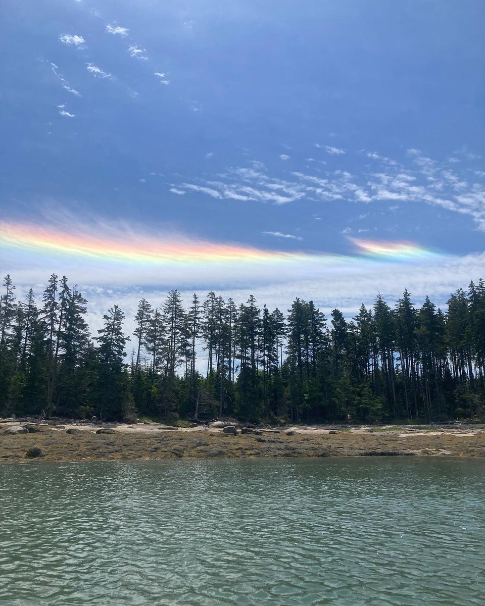 From shore and from the water 😍 Share your favorite paddling images with us!

📷: <a href="/ospreysecho/">ospreysecho</a> 

#BoundByAdventure #sunsets #kayaking #WanderlustWednesday