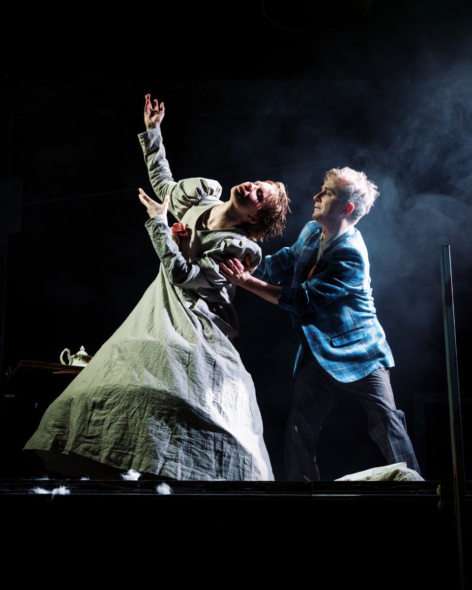 RoyalDerngate's tweet image. 👀 FIRST LOOK 👀

Take your first look at our new #MadeInNorthampton production: Wuthering Heights!

Will you be joining us for the World Premiere of this new adapation from Inspector Sands?

📆 until Sat 6 May
🎫 royalandderngate.co.uk/whats-on/wuthe…
📸 Alex Brenner

@YourOldChina