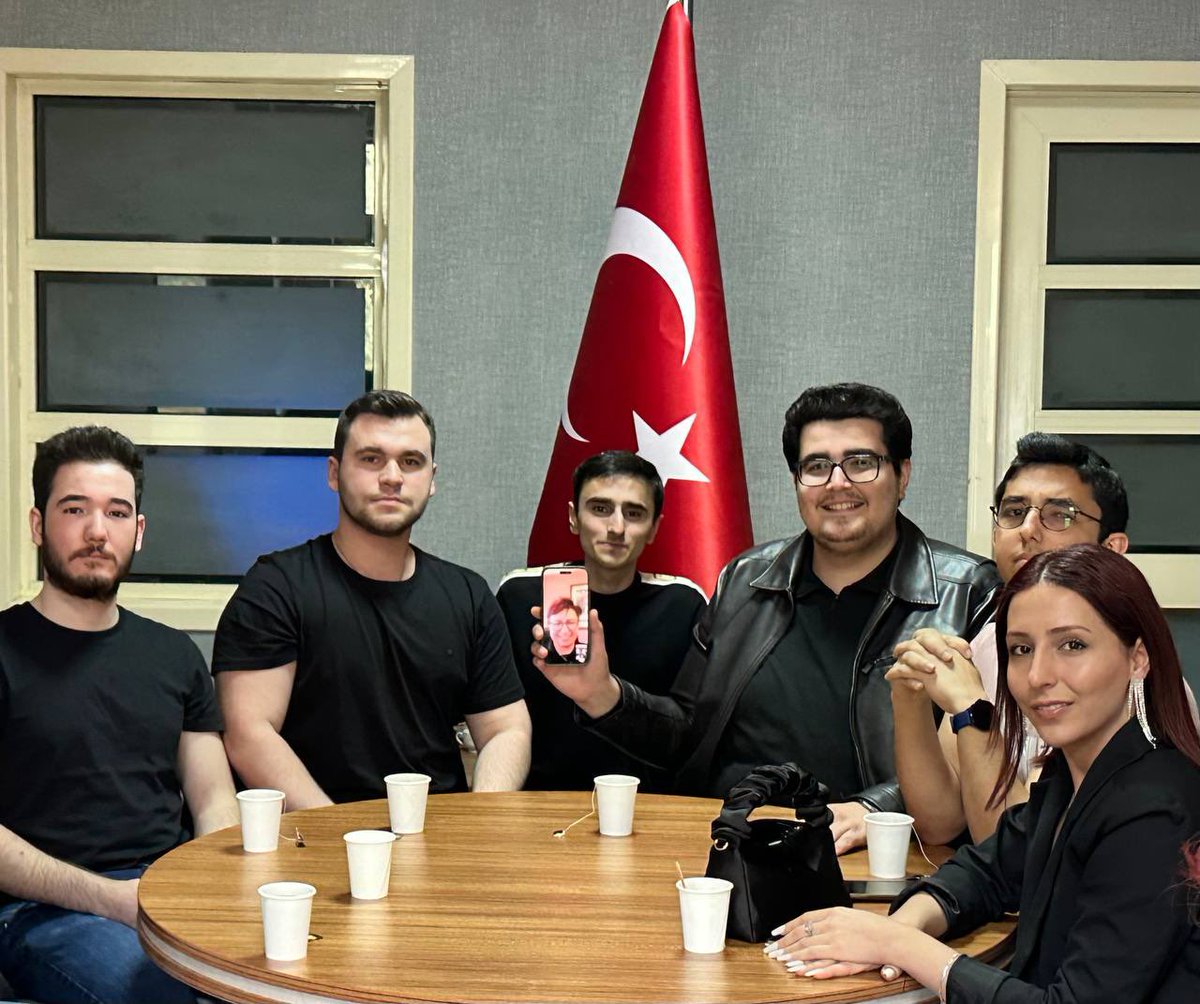 Öğrenci Konseyi Üyelerimiz bugün sabah kahvaltısında bir araya geldi, akabinde Rektör hocamız Prof. Dr. Edibe Sözen hocamızın da online katılımı ile birlikte görüşmeler gerçekleşti. 

#MauKonseyi
#MaltepeÜniversitesi