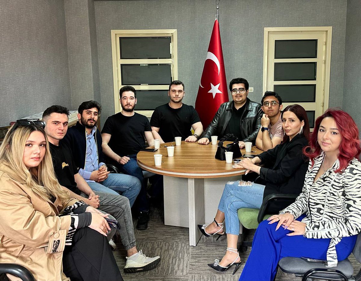 MauKonseyi's tweet photo. Öğrenci Konseyi Üyelerimiz bugün sabah kahvaltısında bir araya geldi, akabinde Rektör hocamız Prof. Dr. Edibe Sözen hocamızın da online katılımı ile birlikte görüşmeler gerçekleşti. 

#MauKonseyi
#MaltepeÜniversitesi https://t.co/r58ai5Fqyx