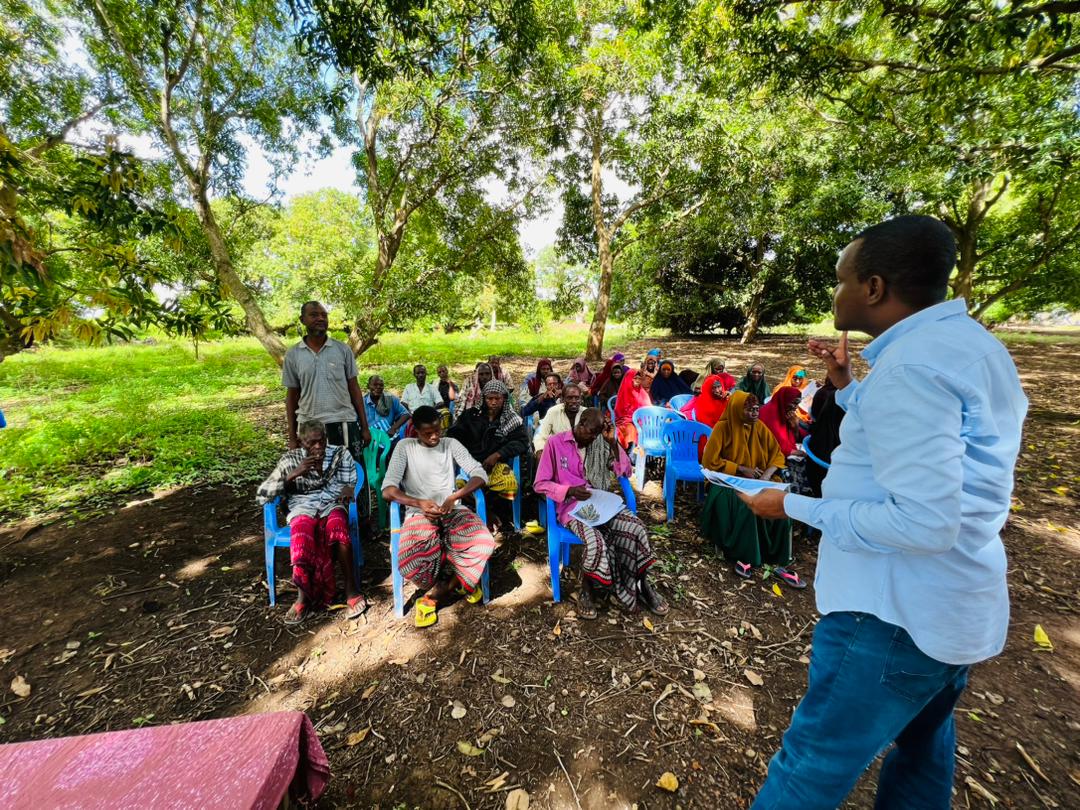 Nuros9Solutions's tweet photo. With river Shebelle slowly coming back carrying valuable water and one canal already rehabilitated, Mareerey farmers enter Day2 of training on best practices before starting sowing, supported by local district authority and IOM as part of stabilisation activity in Balad District. https://t.co/nOawBBEOYS
