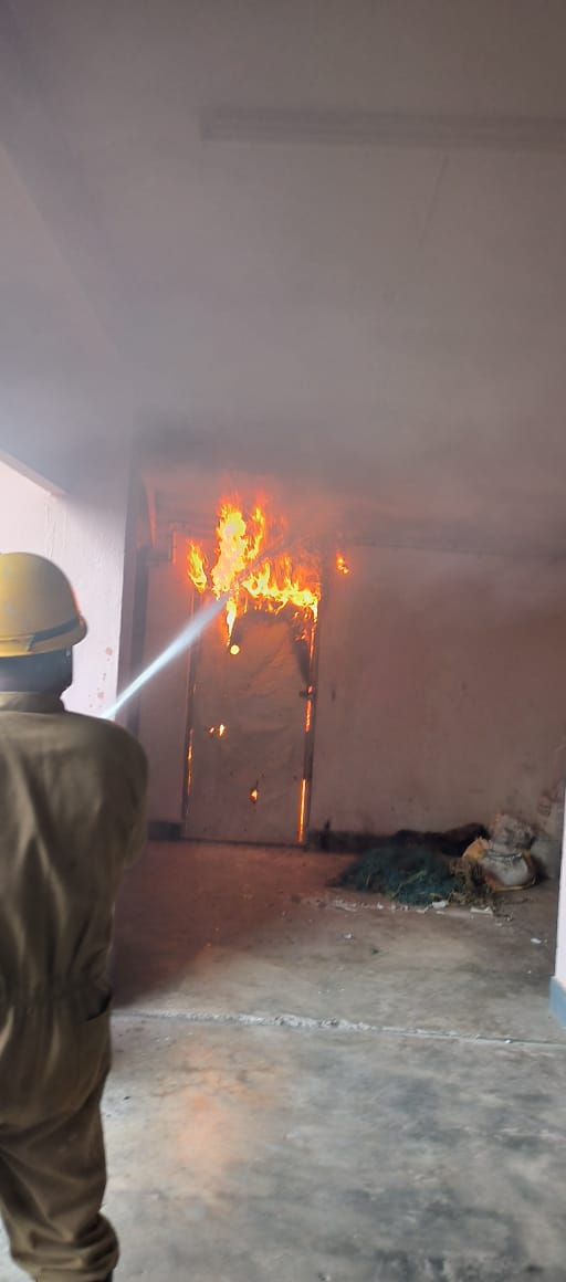 FireService_ANP's tweet photo. #FSGaracharma &amp; #FSAberdeen Fire-fighters promptly responded to Fire call which broke out at Municipal Sanitary Section, Patthar Gudda in Bleaching Powder Storage Room.

With tremendous Team work the fire was mitigated.

No casualty reported. https://t.co/9LOl5gEF4b