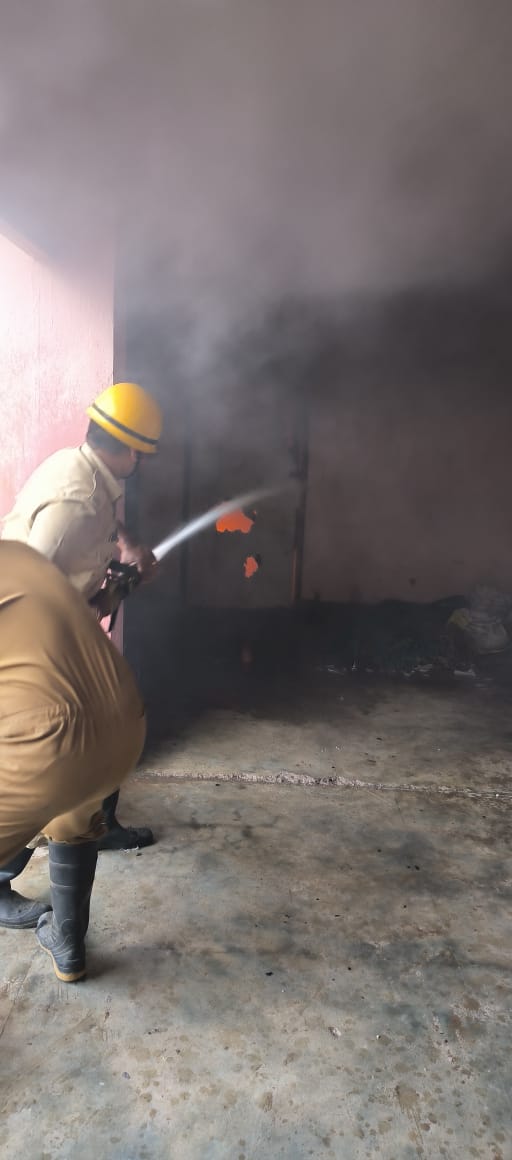 FireService_ANP's tweet photo. #FSGaracharma &amp; #FSAberdeen Fire-fighters promptly responded to Fire call which broke out at Municipal Sanitary Section, Patthar Gudda in Bleaching Powder Storage Room.

With tremendous Team work the fire was mitigated.

No casualty reported. https://t.co/9LOl5gEF4b