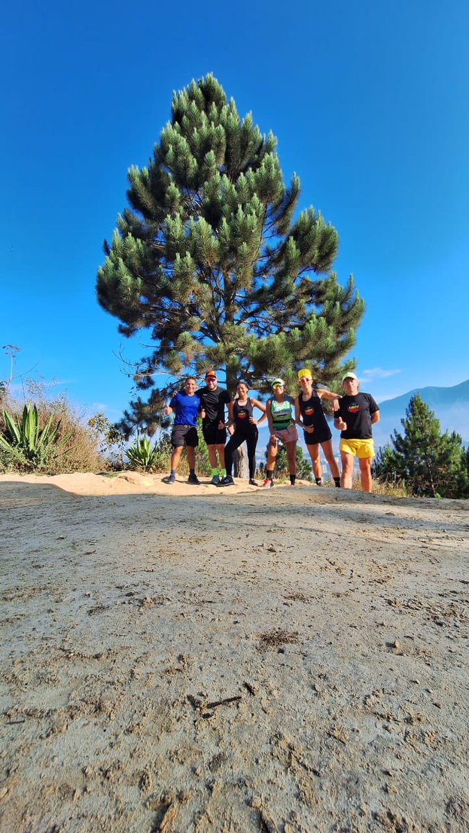 Team <a href="/ultramaratonve/">Ultra Maratones Vzla</a> en el Volcan del Hatillo