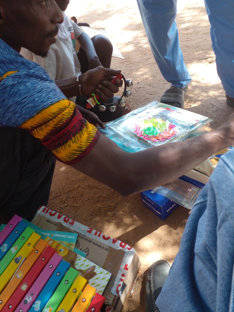 RosettaCeesay's tweet photo. OMAR just dropped off boxes to Batti Ndaar School #Gambia #Percussion #instruents #chalks Office and #School supplies #pencils #sharpeners #eracers Culturally appropriate books #illustrated #stories LOTS! He's heading back to Serrekunda now. ❤️🇬🇲 #educationmatters #equality https://t.co/PMZW9onZqQ