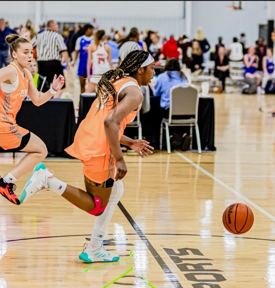 Elevate_Elite's tweet image. 2025 G 5'9 @amori_jarrett11 plays on 17s &amp;amp; continues to make a huge impact! Already an elite scorer; she's been a playmaker. Already tops in assists w/ game high 6!

Adidas All-American✔️
Top scorer in Adidas✔️
15+ offers✔️

Best Stat was 22 deflections in 3 games! #2wayplayer