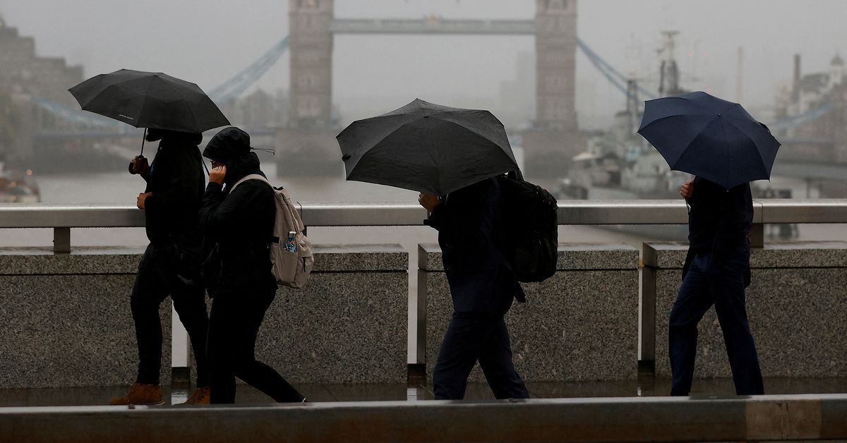 ReutersUK's tweet photo. UK sees record sickness and zero productivity growth in 2022 https://t.co/Zr643VQGsL https://t.co/oJaX1x1EW7