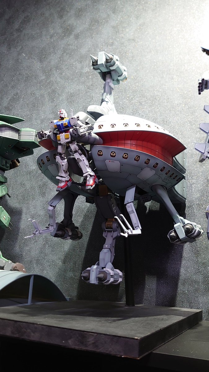 YosukeBRZ's tweet photo. サンダーボルト版  ブラウ・ブロ＆パーフェクトガンダム https://t.co/GSKlC2inrM