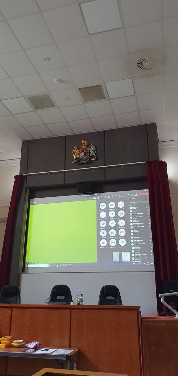 ElizabethScrase's tweet photo. Time for the afternoon session!
No, not in the dock... But the old court room now lecture theatre. #KentMaps @KentMaps1 @cccu_humanities https://t.co/qYEDh7jJ8o