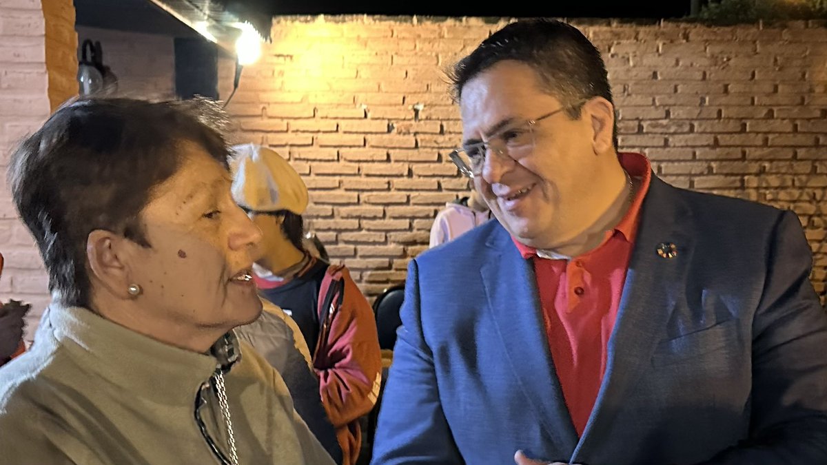 ArielGarciaUCR's tweet photo. 💪 En #VillaCarmela, junto a vecinos y vecinas acompañamos a #AgustinLobo y #AndresSuarez, candidatos a Comisionado Comunal.

#JuntosSomosMejores
#AgustinLoboComisionadoComunal
#RobertoSanchezGobernador https://t.co/ObfqUz3Hsw