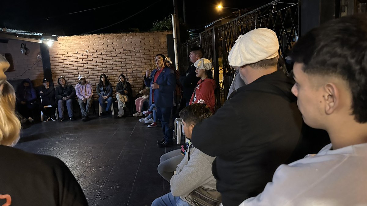 ArielGarciaUCR's tweet photo. 💪 En #VillaCarmela, junto a vecinos y vecinas acompañamos a #AgustinLobo y #AndresSuarez, candidatos a Comisionado Comunal.

#JuntosSomosMejores
#AgustinLoboComisionadoComunal
#RobertoSanchezGobernador https://t.co/ObfqUz3Hsw